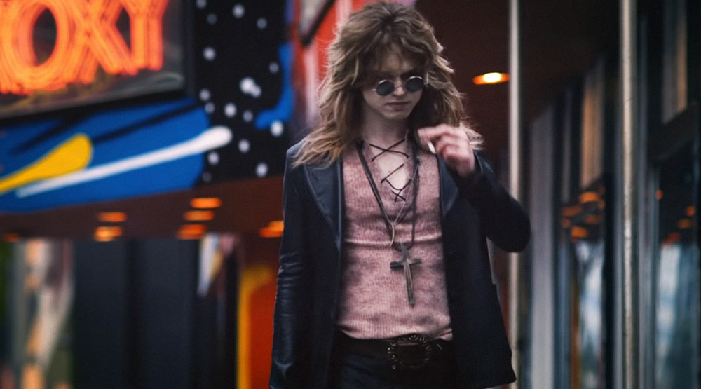 Кадр из клипа «Under The Graveyard»