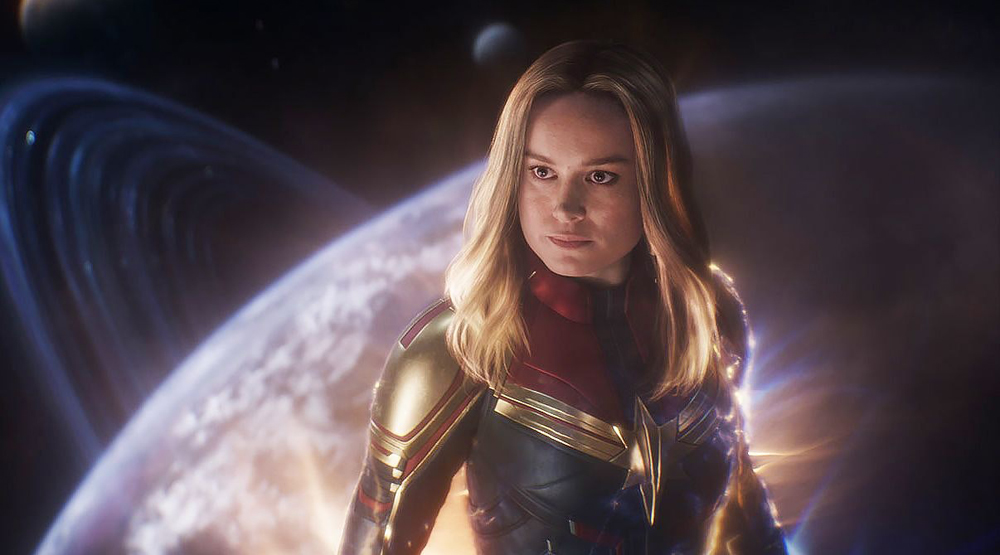 Бри Ларсон в образе Капитана Марвел