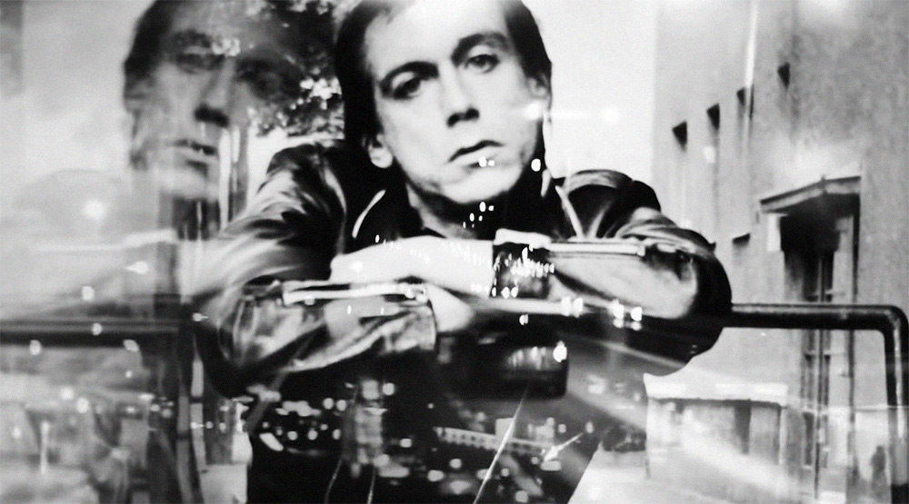 Кадр из клипа «The Passenger»