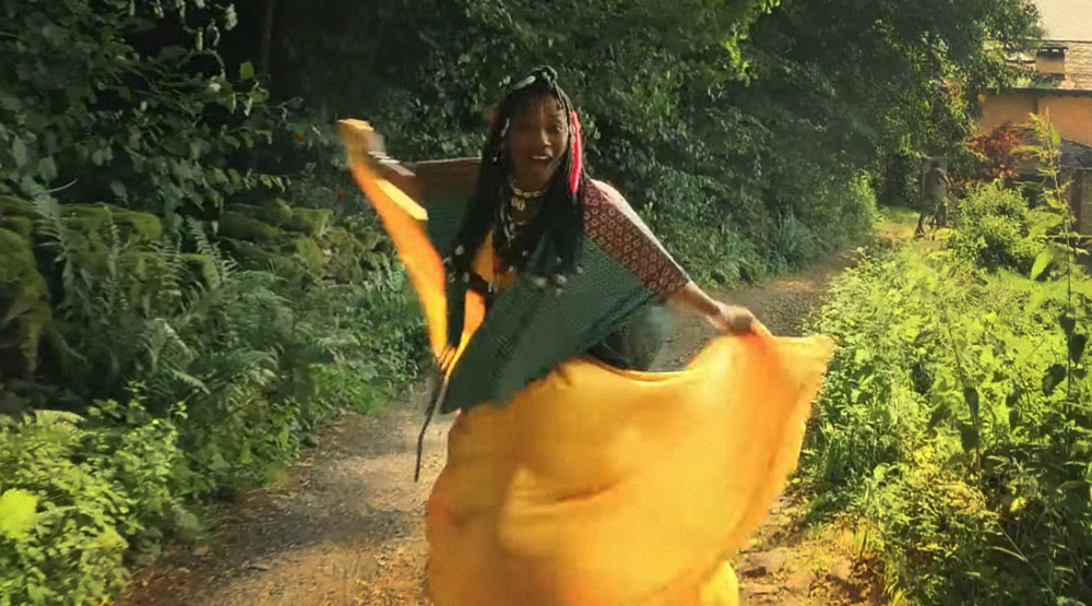 Кадр из клипа «Douha (Mali Mali)»