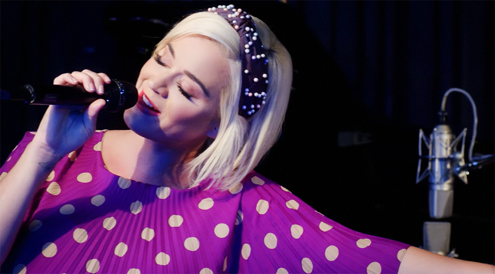 Кадр из видео «What Makes A Woman»