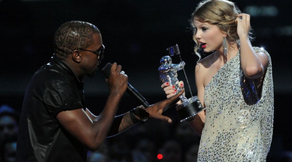 Канье Уэст и Тейлор Свифт в 2009 году / Фото: Jeff Kravitz