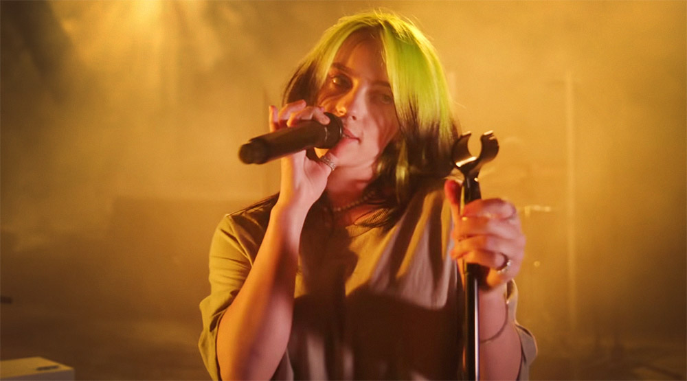 Билли Айлиш в видео «my future (Live)»