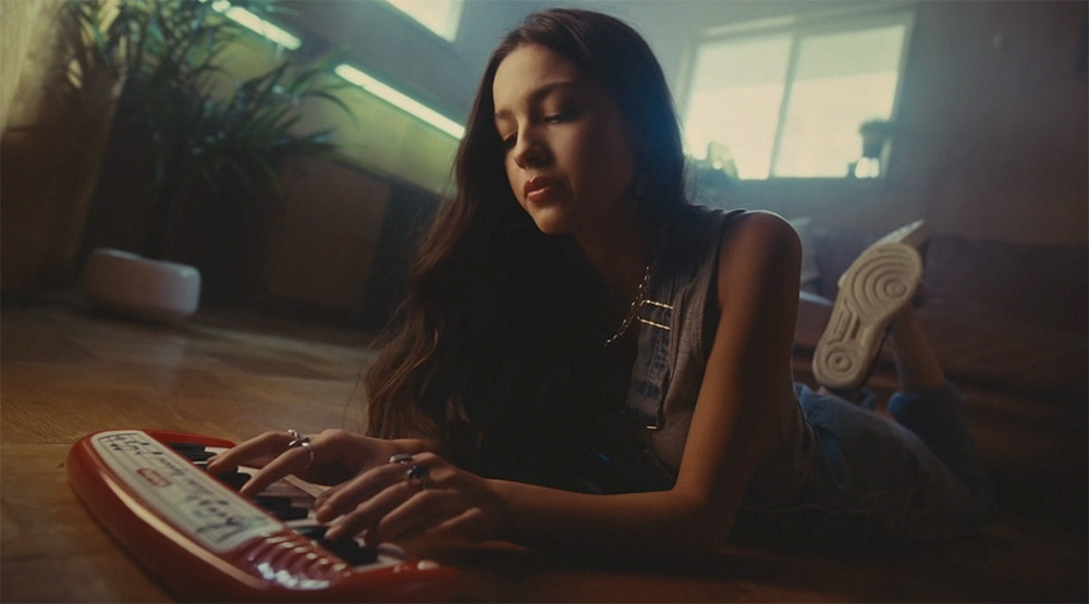 Кадр из клипа «Drivers License»