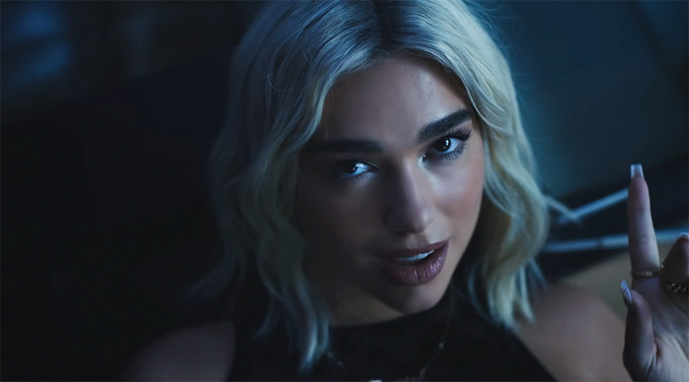 Дуа Липа в клипе «Levitating»