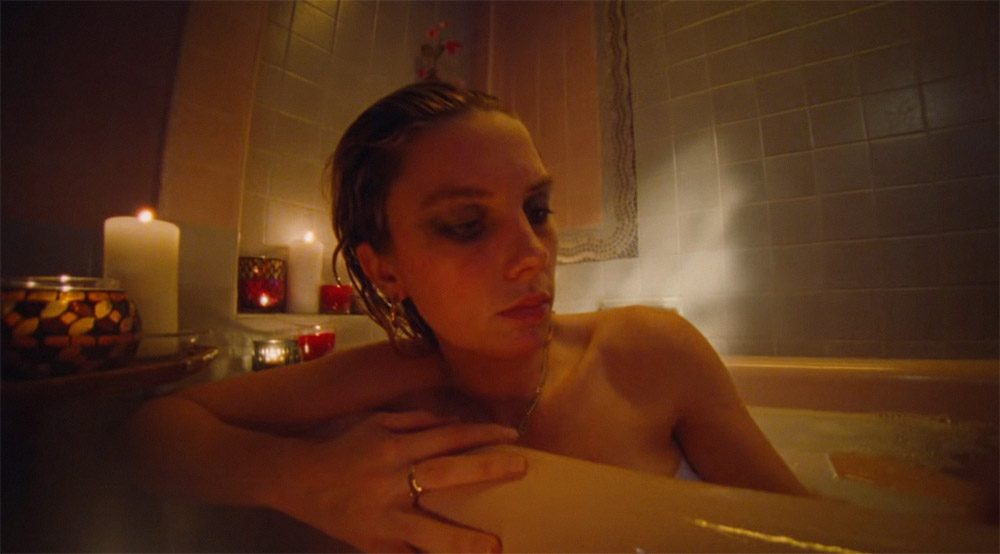 Кадр из клипа «The Beach»