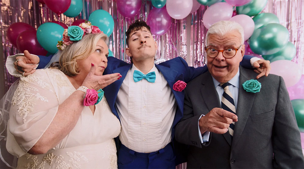 Кадр из клипа «Pieces of You»