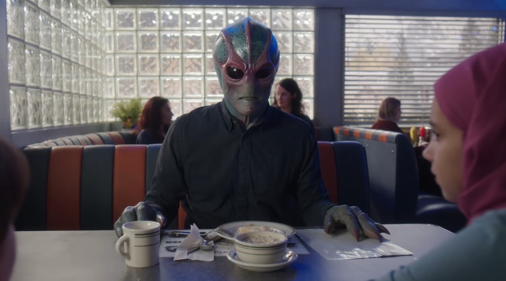 Кадр из сериала «Засланец из космоса»