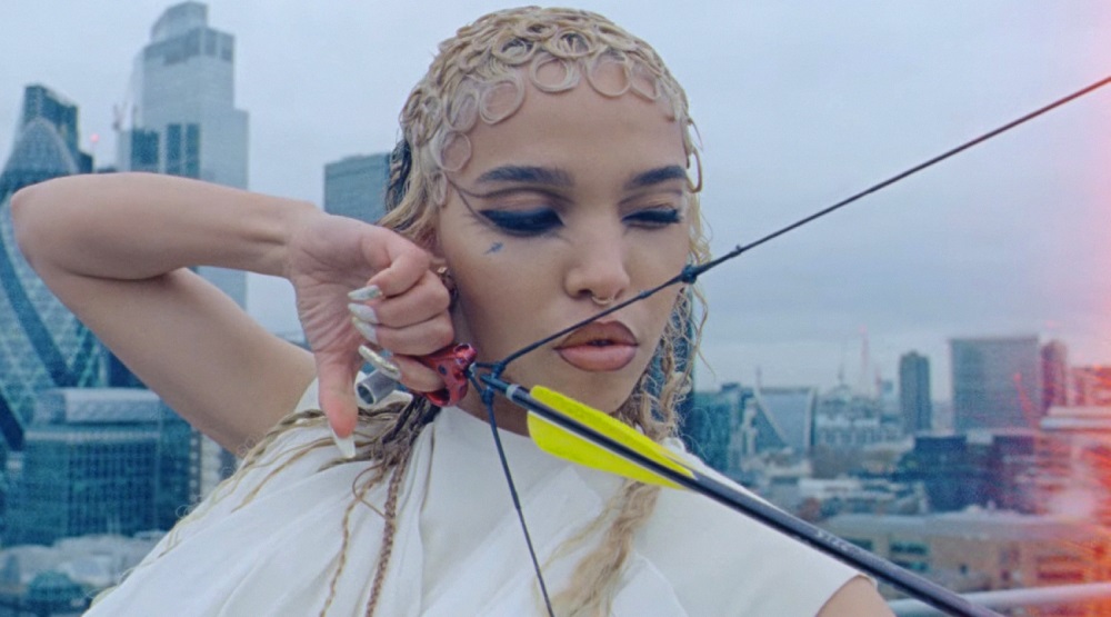 Кадр из клипа «Meta Angel»