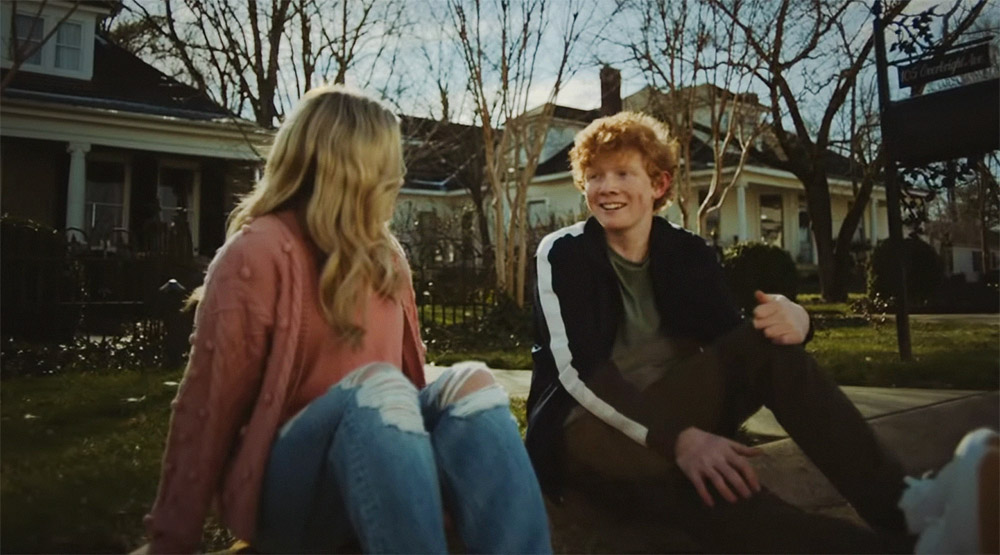 Кадр из клипа «The Joker And The Queen»