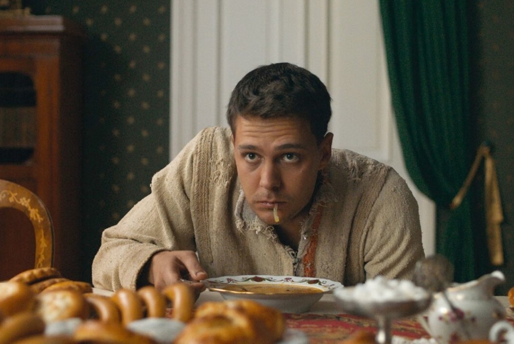 Кадр из фильма «Холоп»