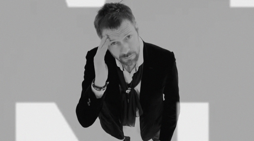 Том Мейган, кадр из клипа «Movin’ On»