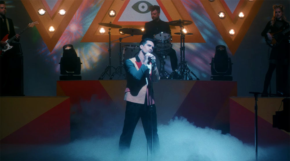 Кадр из клипа «Viva Las Vengeance»