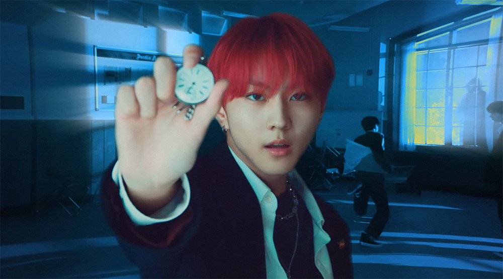 Кадр из клипа «Future Perfect (Pass the MIC)»