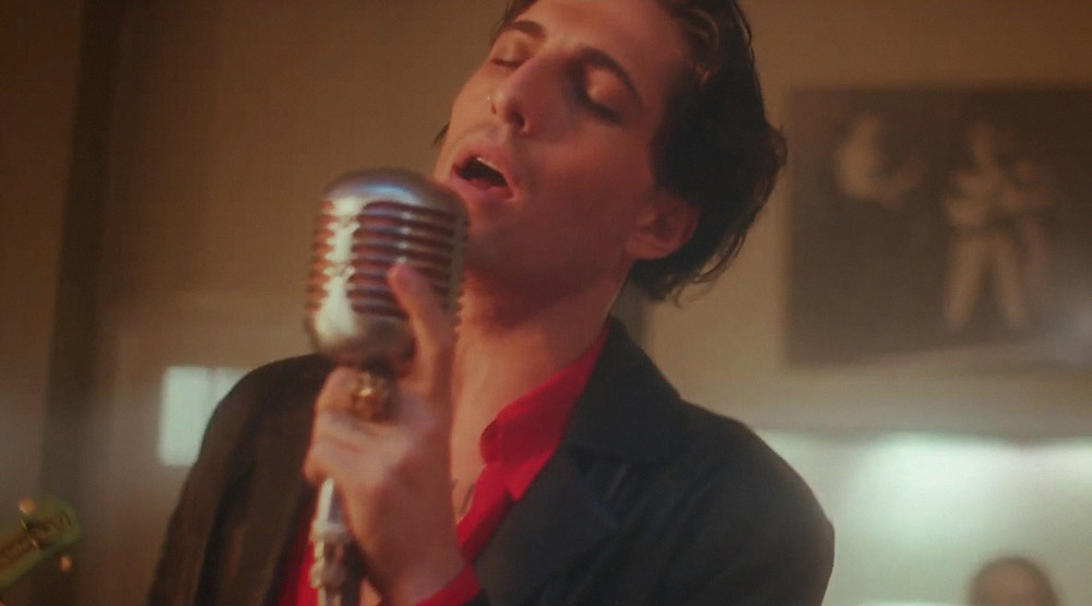 Кадр из клипа «If I Can Dream»