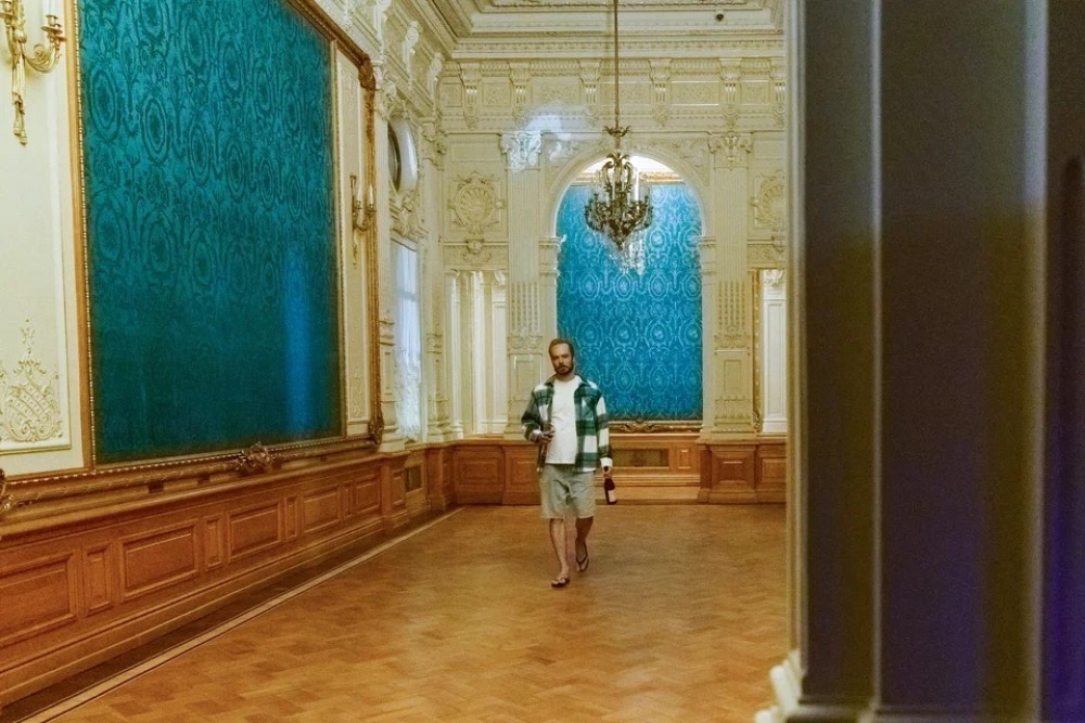 Кадр со съемок сериала «Азазель»