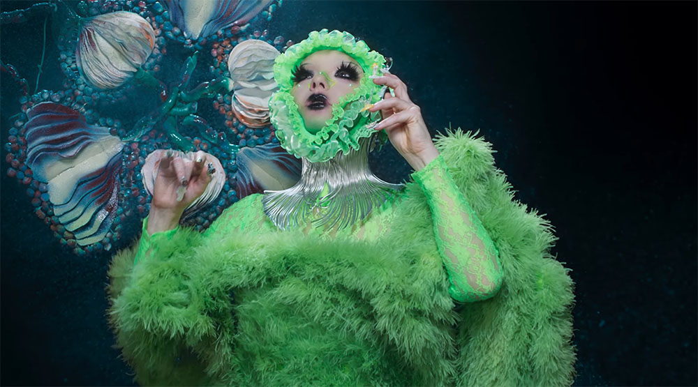 Кадр из клипа «Atopos»