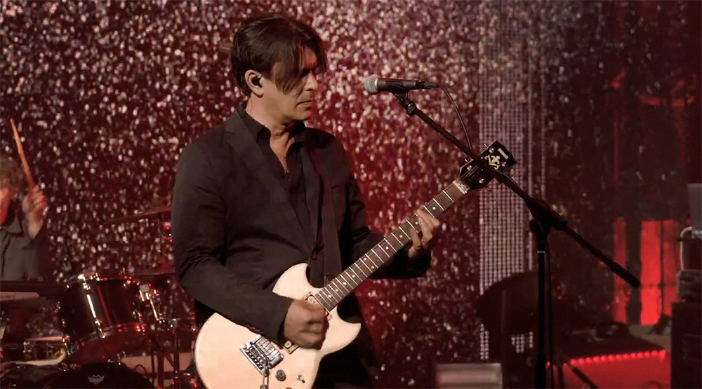 Кадр из концертного фильма «Кино в Севкабеле»