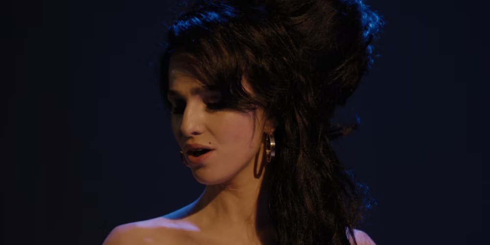 Мариса Абела в роли Эми Уайнхаус, кадр из фильма «Back To Black»