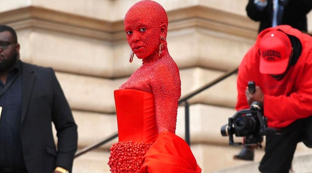 Doja Cat на показе Schiaparelli / Фото: фан-страница Doja Cat Planet