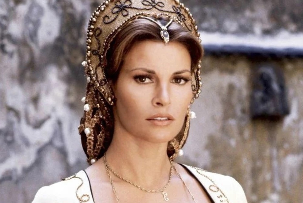 Ракель Уэлч, промо-фото фильма «Три мушкетера» (1973)