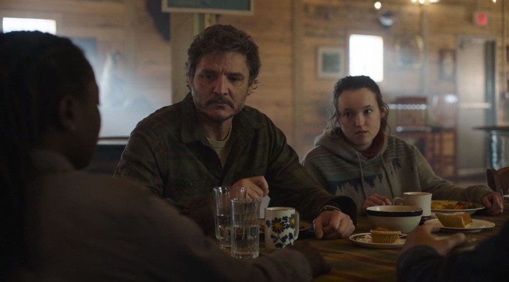 Кадр из 1 сезона сериала «Одни из нас» (2023)