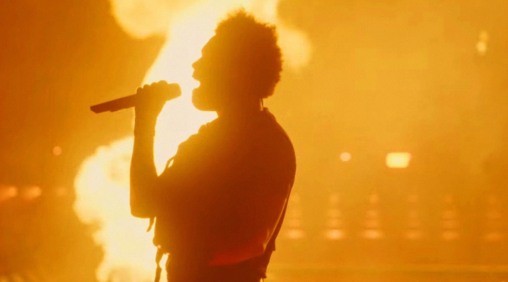 Викенд / Скриншот из видео «The Weeknd: Live at SoFi Stadium | Official Trailer | HBO»