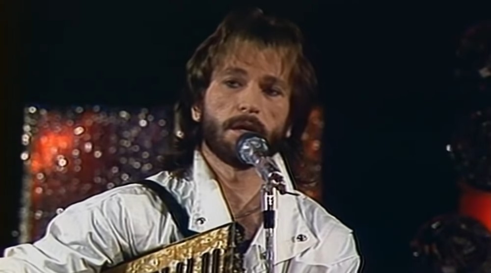Игорь Тальков, кадр из видео с выступлением Игоря Талькова на фестивале «Песня года» с песней «Чистые пруды» (1987)