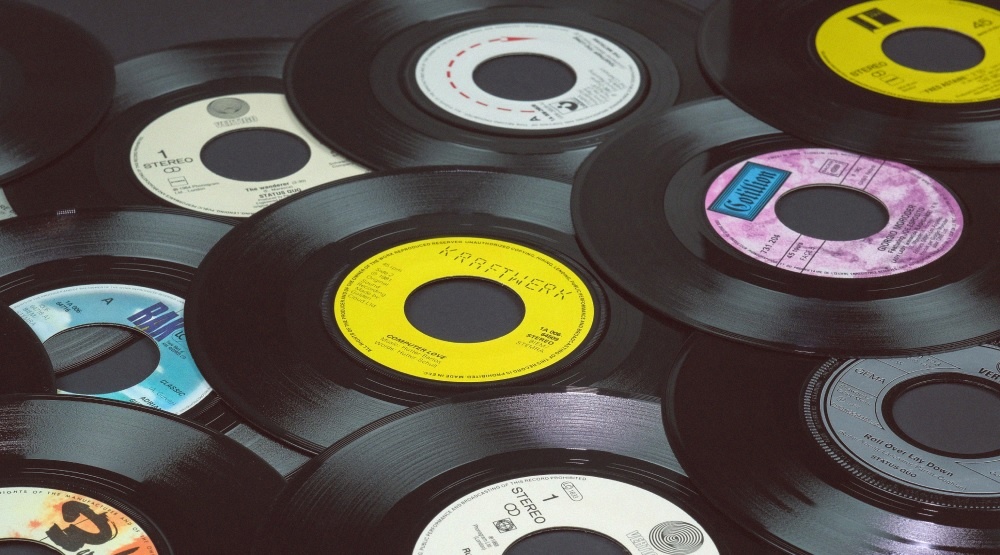 Виниловые пластинки/ Фото: Unsplash / Автор: Eric Krull
