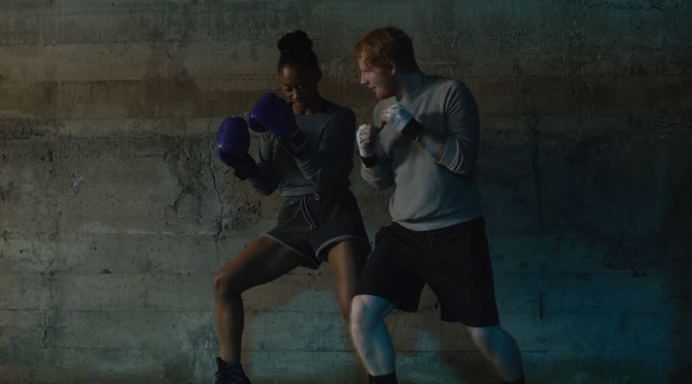 Кадр из клипа «Shape of You»