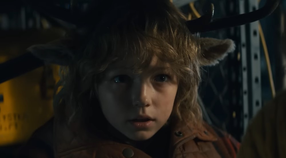 Кадр из 2 сезона сериала «Sweet Tooth: Мальчик с оленьими рогами» (2023)