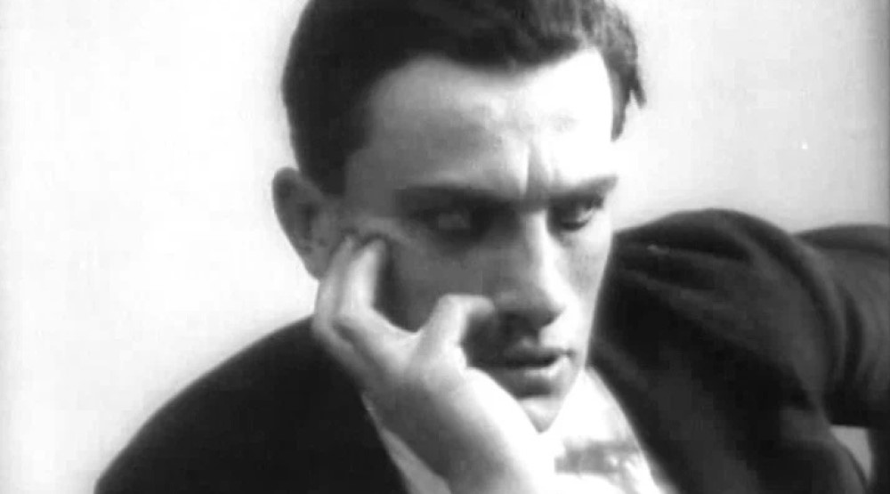 Владимир Маяковский, кадр из фильма «Барышня и хулиган» (1918) / Фото: «Кинопоиск»