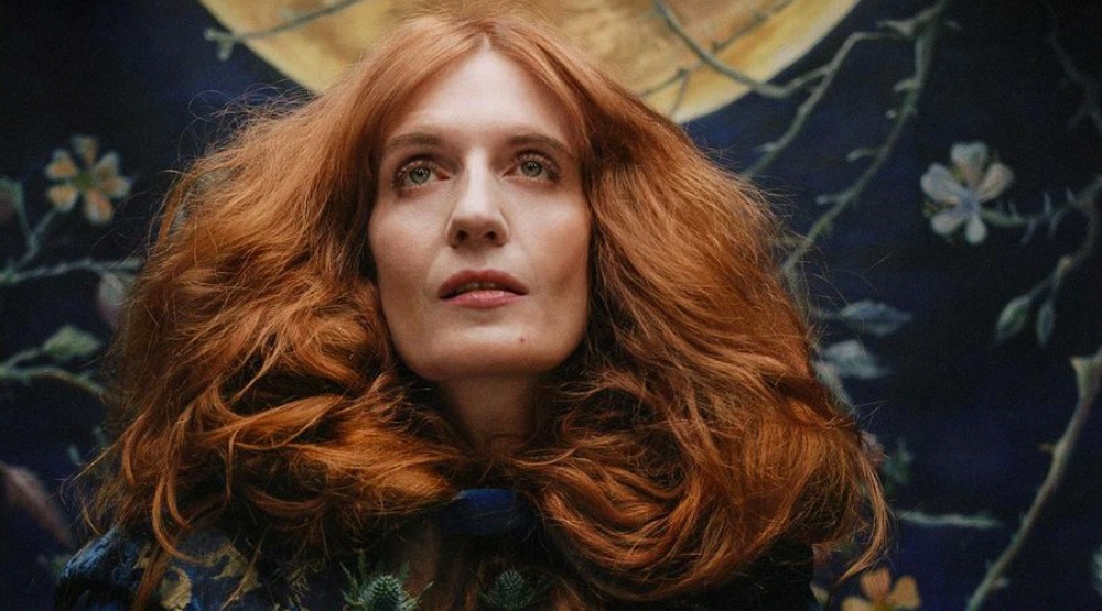 Флоренс Уэлч, вокалистка Florence and the Machine, на обложке сингла «Mermaids»