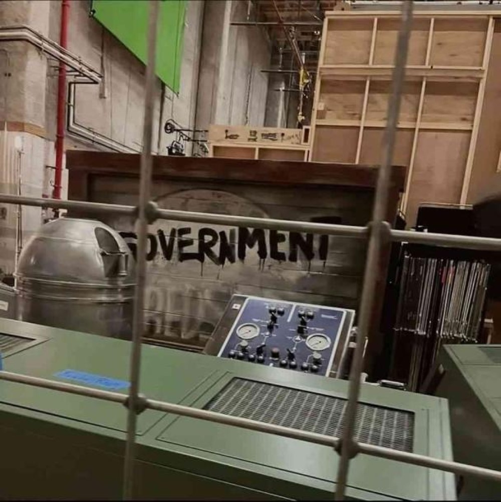 Кадр со съемок сериала «Fallout»