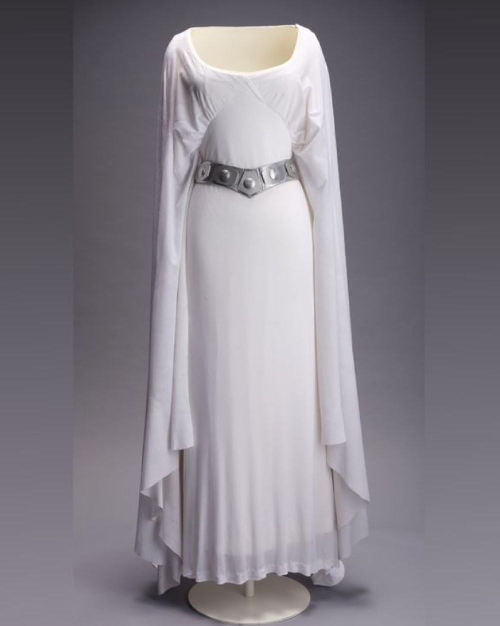 Платье принцессы Леи из фильма «Звездные войны: Эпизод 4 – Новая надежда» (1977) / Фото: Propstore Auction
