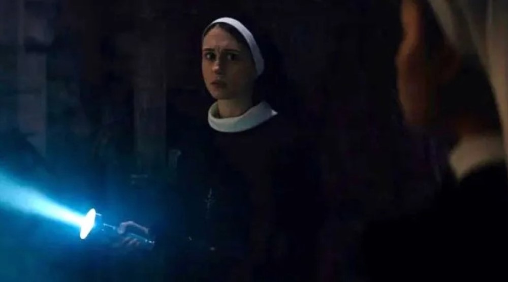Кадр из фильма «Проклятие монахини 2» (2023)
