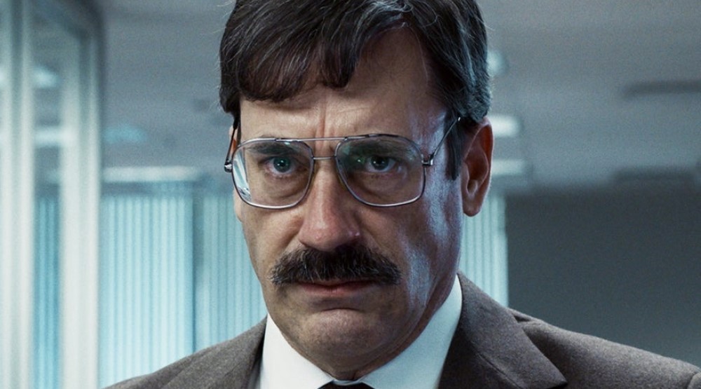 Кадр из фильма «Угловой офис» (2023)