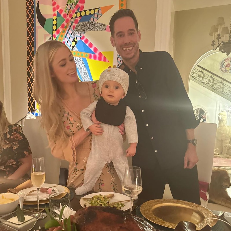 Пэрис Хилтон с сыном и мужем / Фото: соцсети Пэрис Хилтон