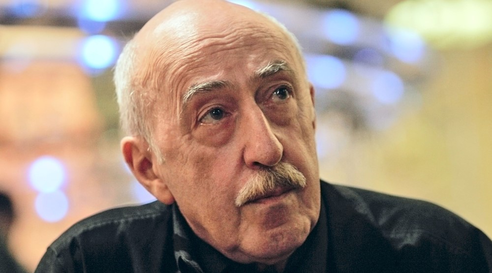 Кинорежиссер Отар Иоселиани в кинотеатре «Ролан» во время пресс-конференции, посвященной его новой франко-итало-российской комедии «Сады осенью». Фото ИТАР-ТАСС/ Виталий Белоусов