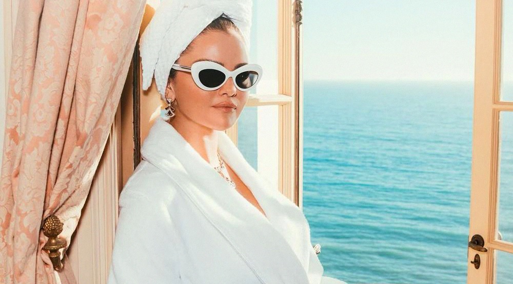 Обложка сингла «Love On»