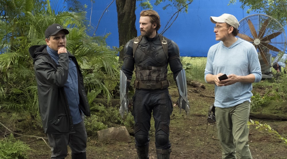 Джо Руссо, Крис Эванс и Энтони Руссо, кадр со съемок фильма «Мстители: Война бесконечности» (2018)