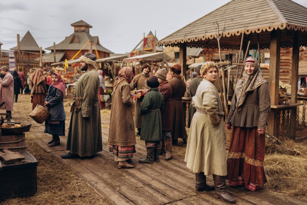 Кадр со съемок фильма «Морозко» (2026) / Фото: Telegram/kinopoisk_soon