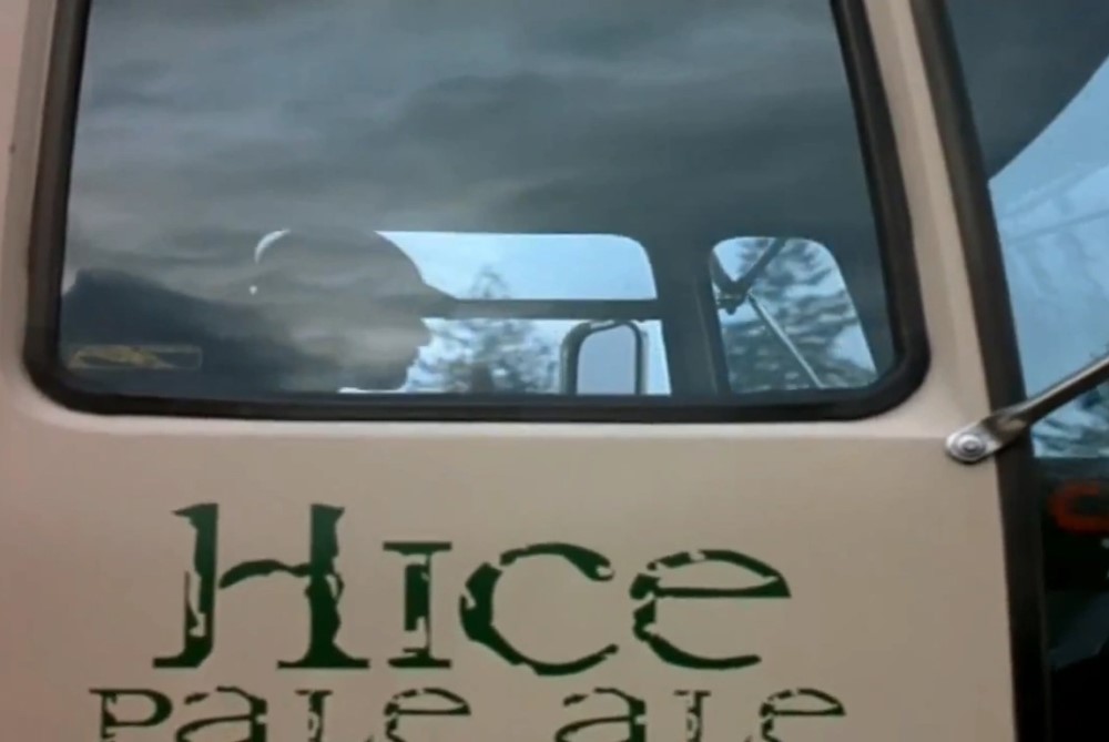 Кадр из фильма «Пункт назначения 2» (2003)