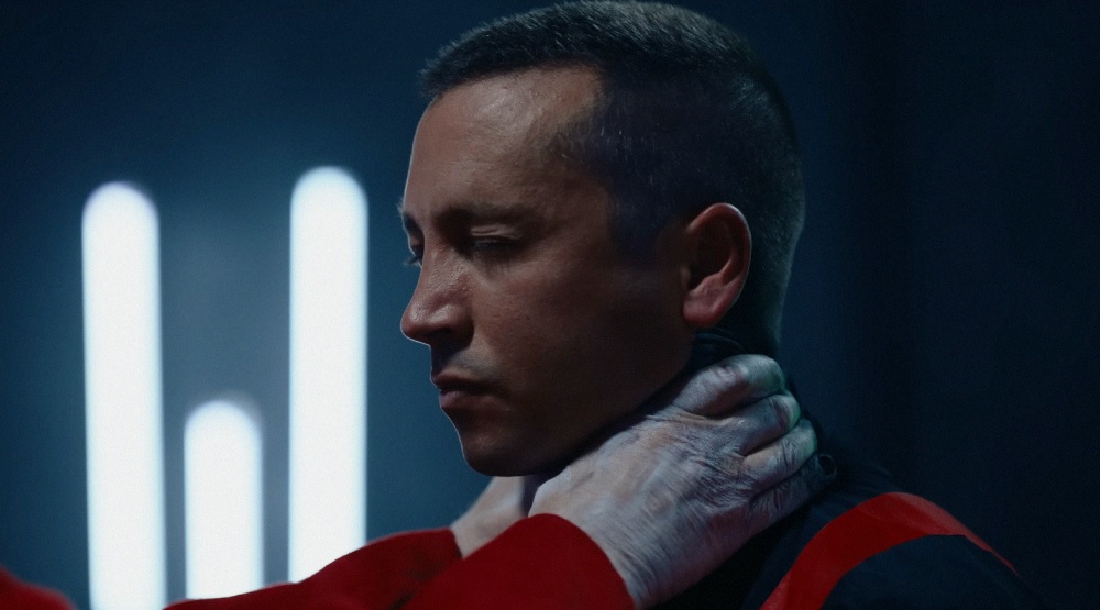 Кадр из клипа «The Contract»