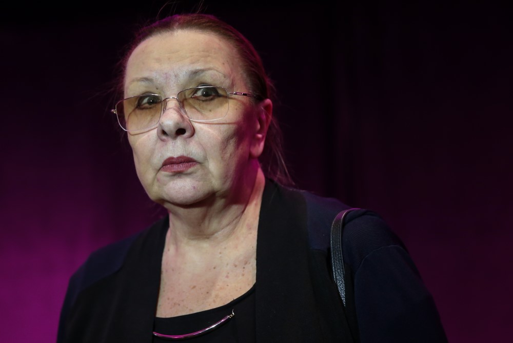 Актриса Наталья Тенякова перед началом церемонии вручения ежегодной театральной премии «Гвоздь сезона» в Театральном центре «На Страстном». Артем Геодакян / ТАСС