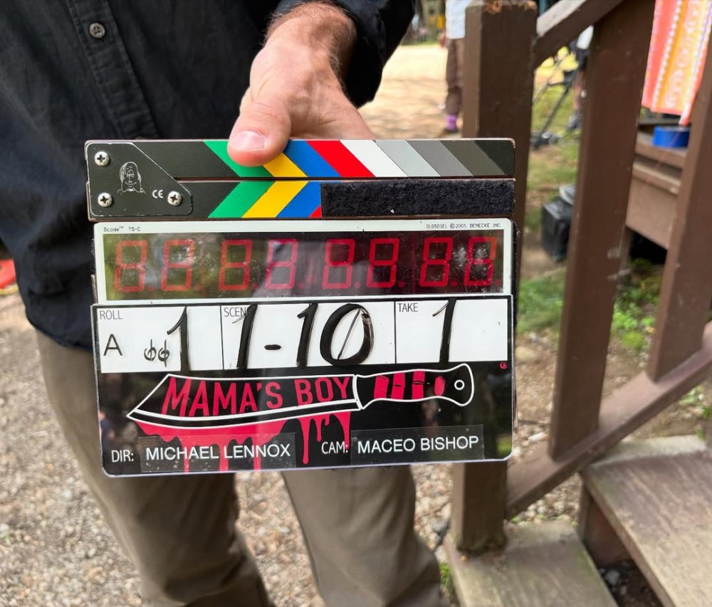 Кадр со съемок сериала «Хрустальное озеро» / Фото: соцсети Брэда Кэйна