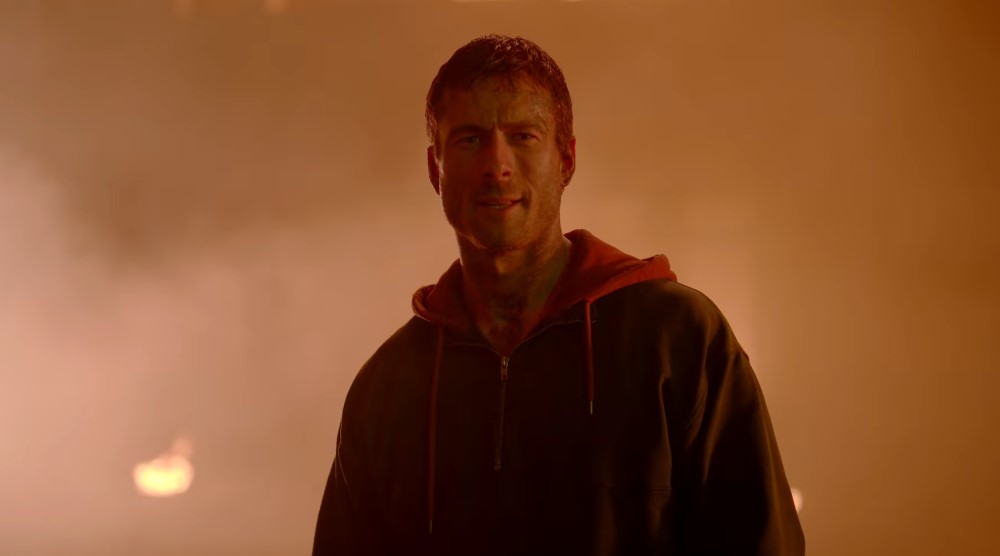 Кадр со съемок фильма «Бегущий человек» (2025)