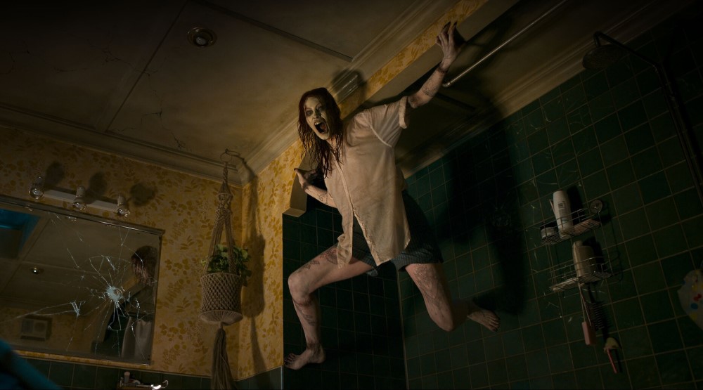 Кадр из фильма «Восстание зловещих мертвецов» (2023)