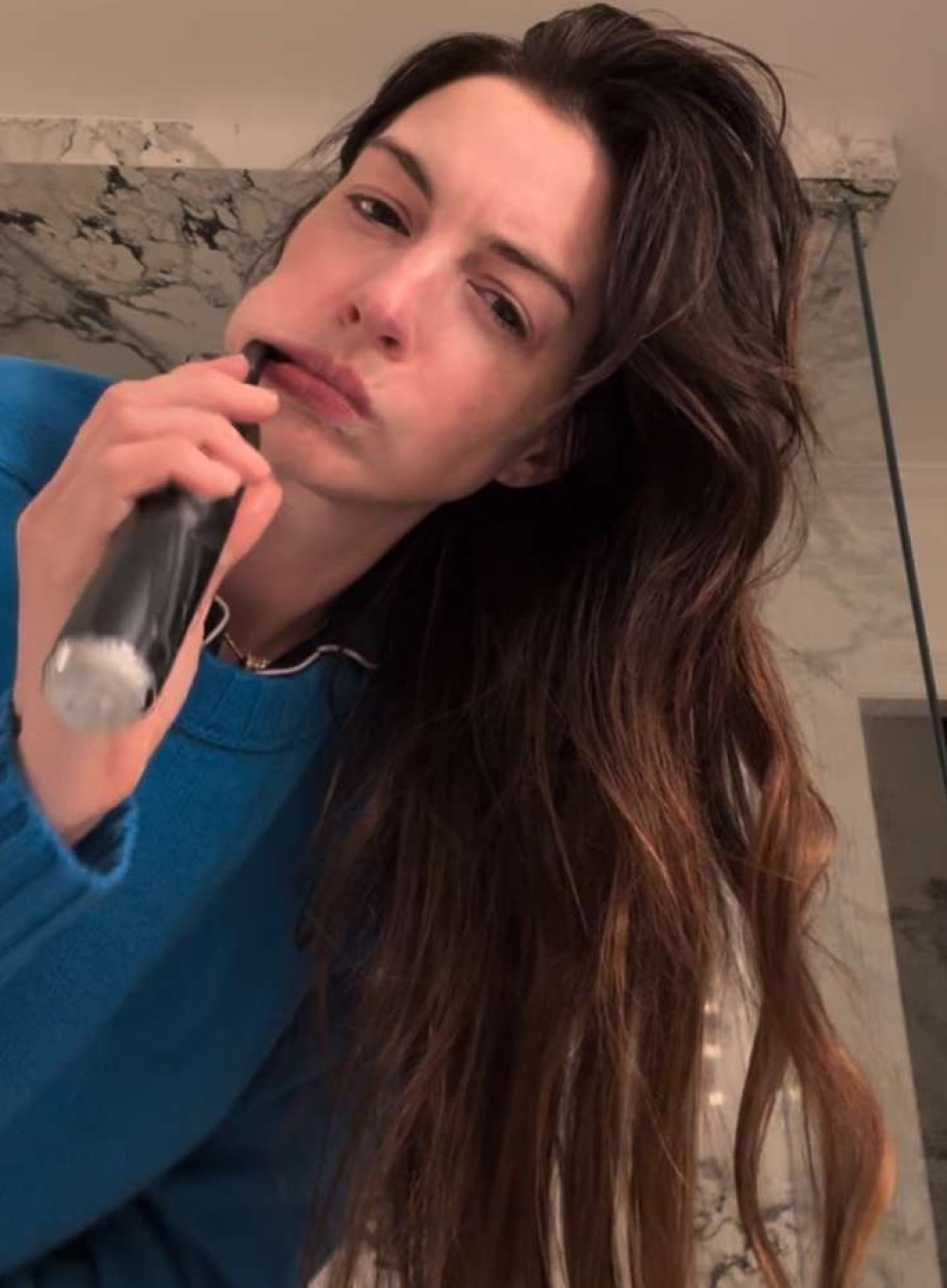 Кадр со съемок фильма «Дьявол носит Prada 2» (2026) / Фото: соцсети Энн Хэтэуэй