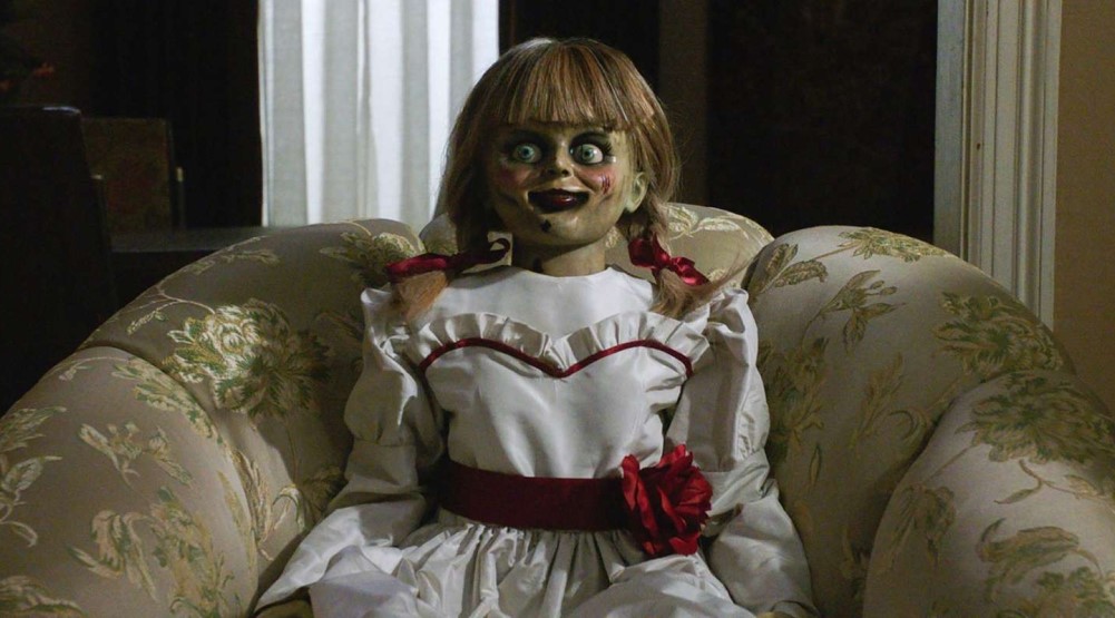 Кадр из фильма «Проклятие Аннабель 3» (2019)